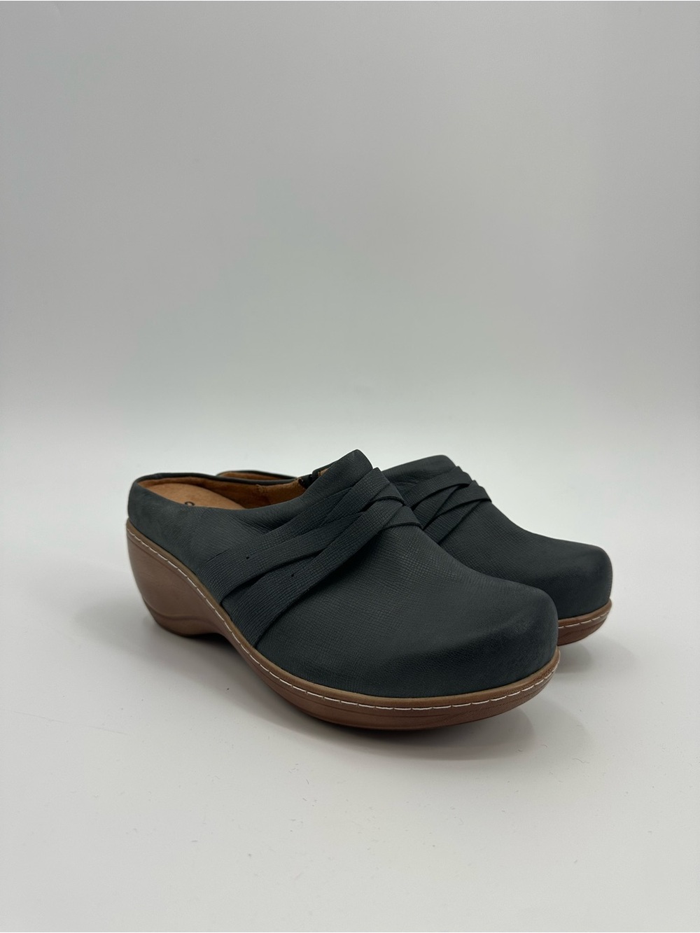 SoftWalk Mackay Leather Clog Dark Gray Slip-On 8.5 Extra Wide